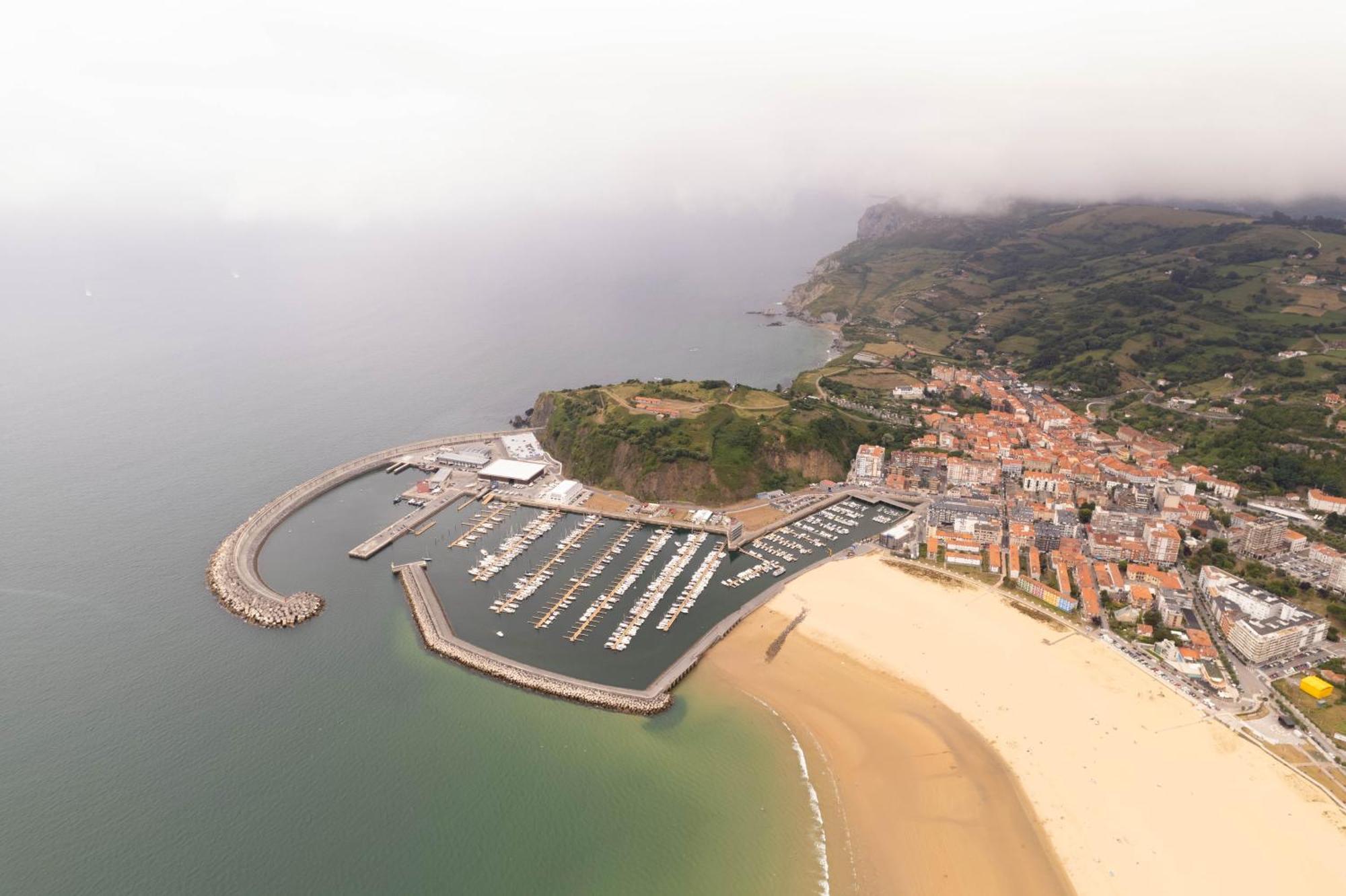 Alojamiento - Bungalows En El Centro De Laredo A 200 M De La Playa Экстерьер фото